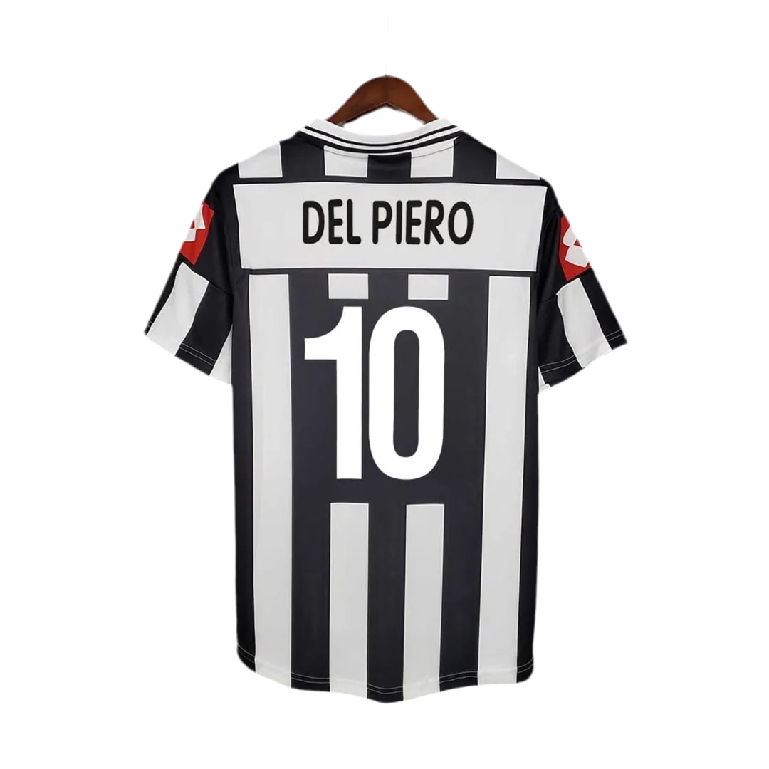 01/02 Juventus Home kit