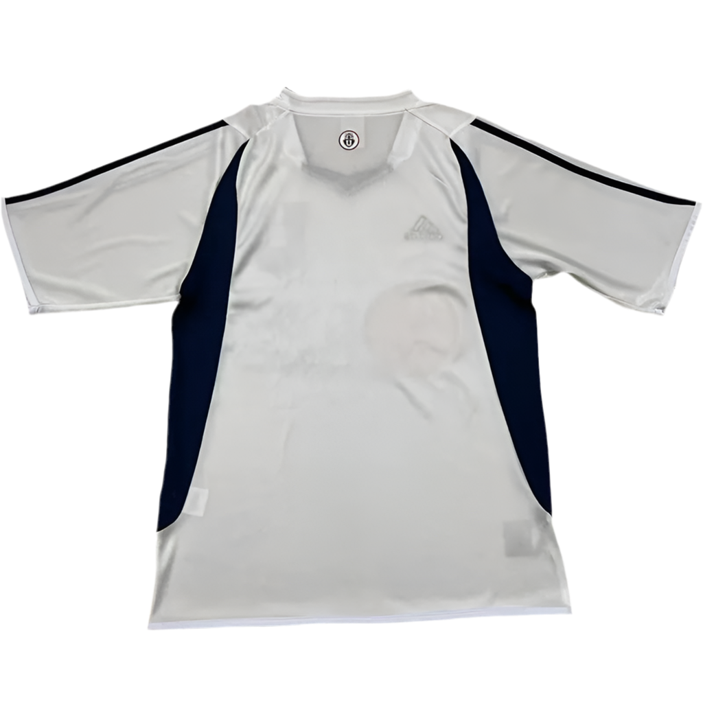 03/04 Universidad de Chile Away kit