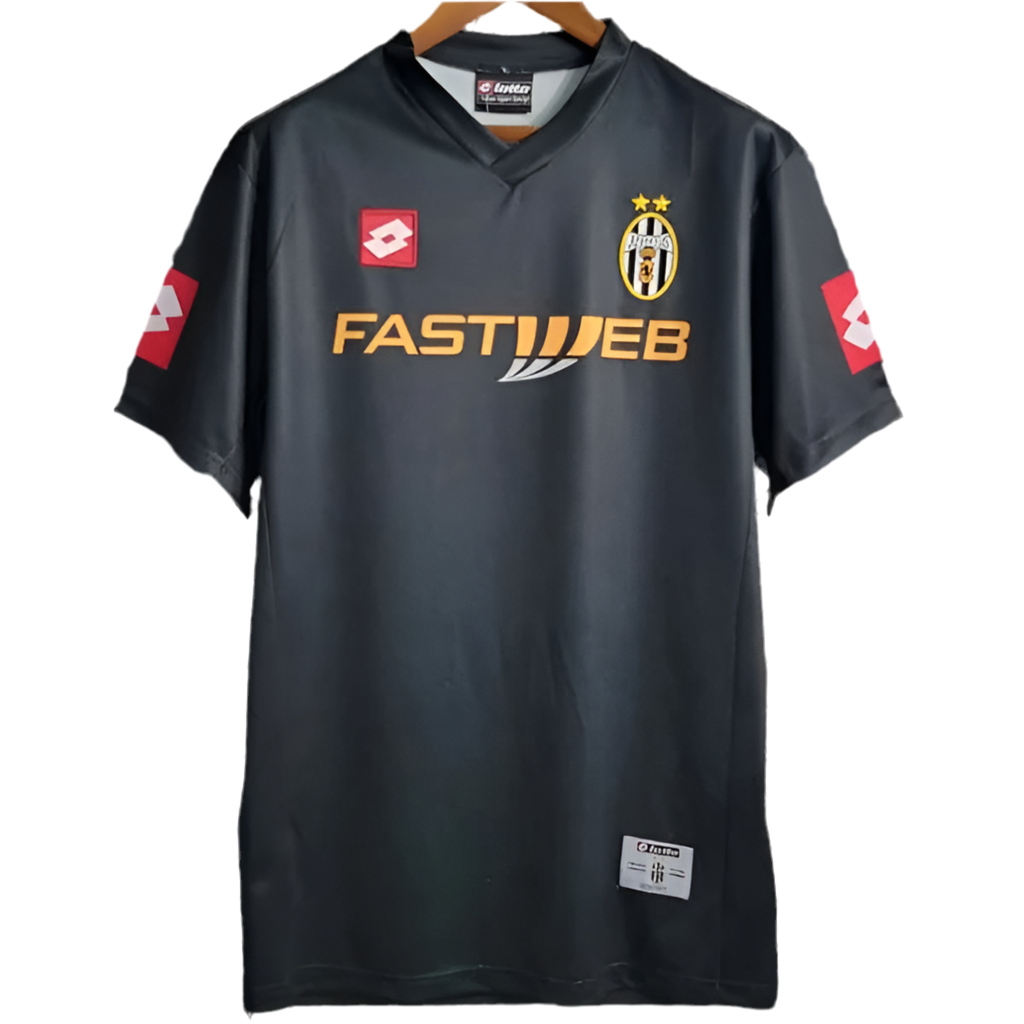 01/02 Juventus Away kit