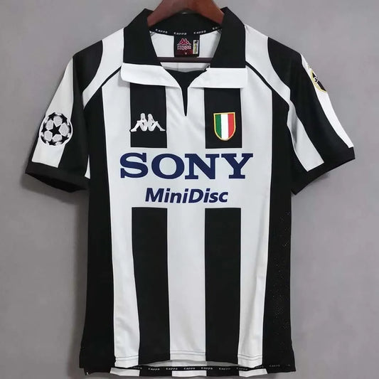 97/98 Juventus Home kit