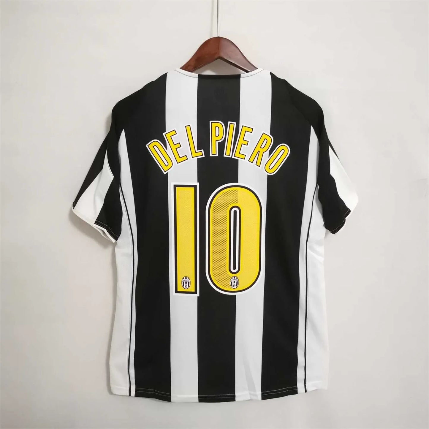 04/05 Juventus Home kit