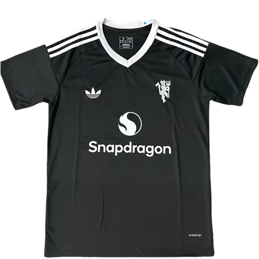 24/25 Manchester United Goalkeeper kit