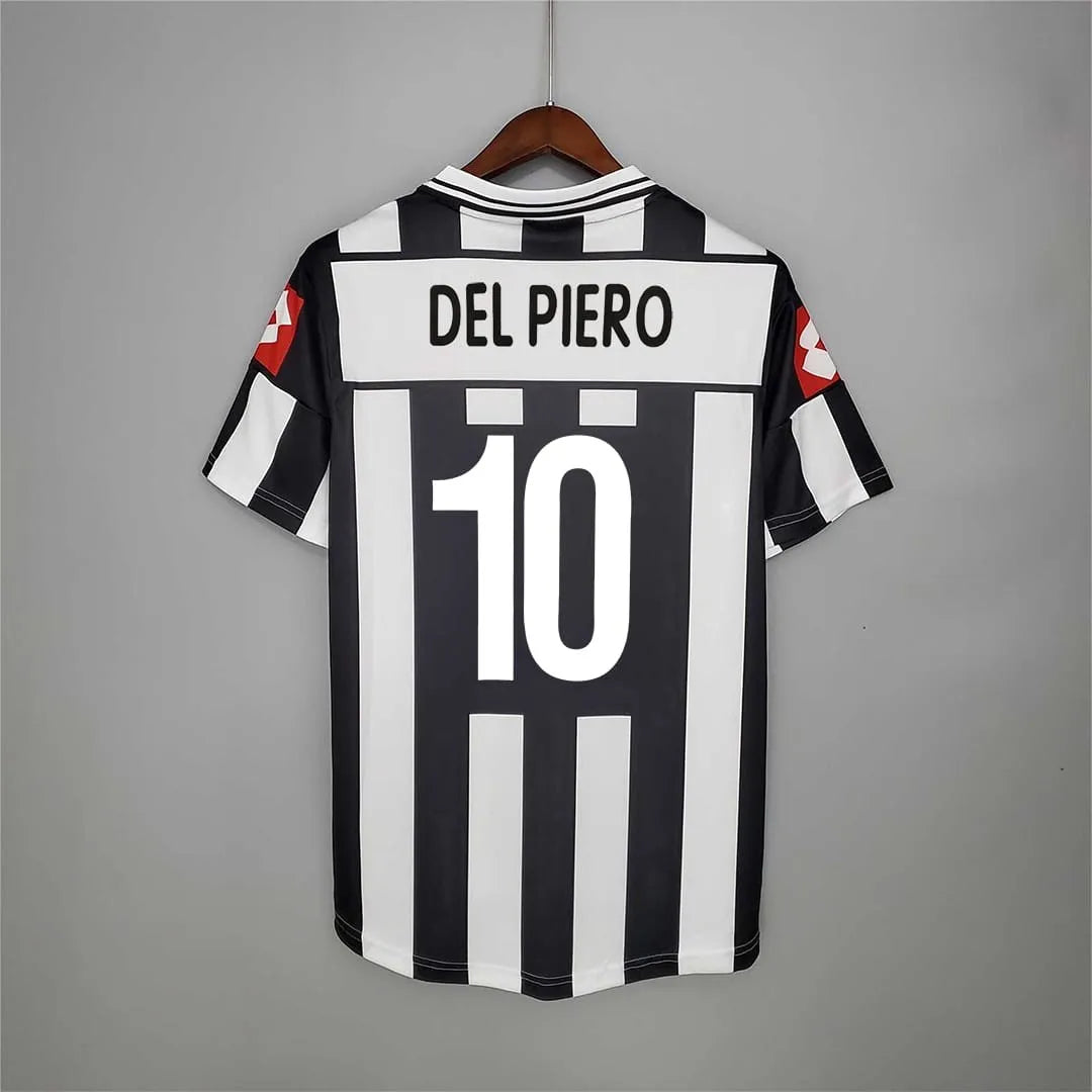 01/02 Juventus Home kit