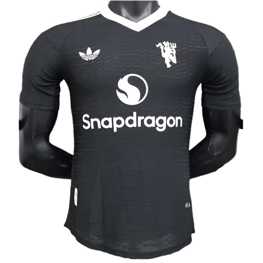 24/25 Manchester United Goalkeeper kit (player version)