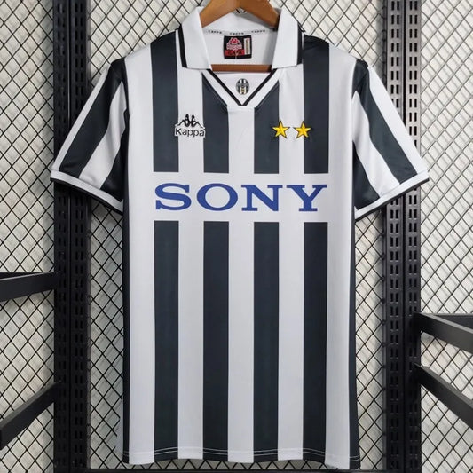 95/96 Juventus Home kit