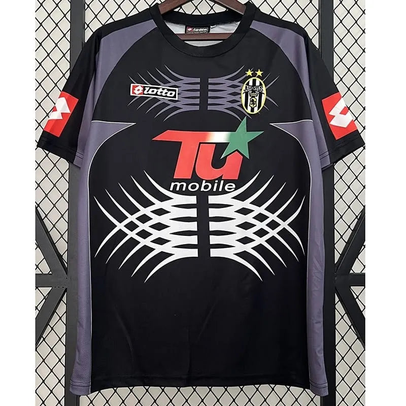 01/02 Juventus Goalkeeper kit